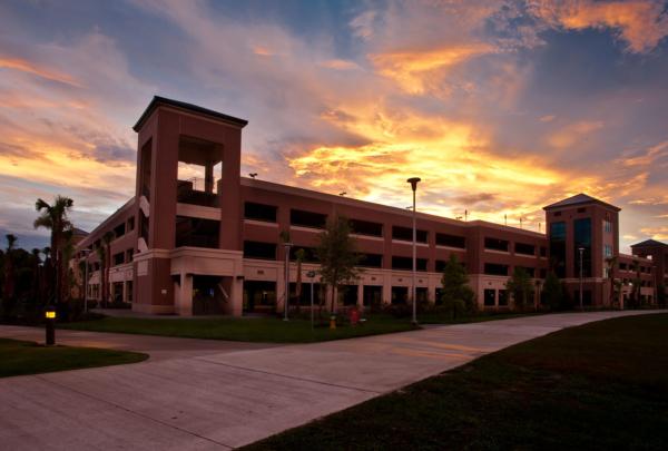 Sunset photo of UCF停车场